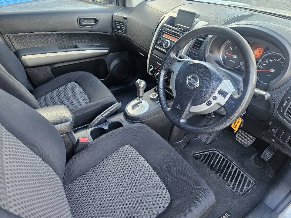 2010 Nissan X-Trail10.jpg